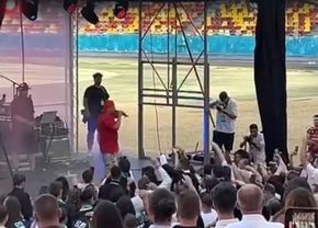 Ce eveniment a fost organizat vineri pe Arena Națională » Puya a cântat printre tractoare și baloți de gazon