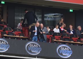 Detaliile care sparg tiparele într-o zi de meci pe stadionul bogaților din Eindhoven » Strict interzis, dar prezent (…)