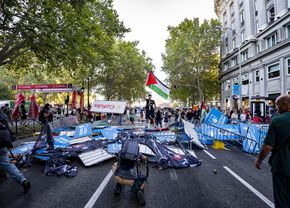 Scene nemaivazute in Turul Spaniei: protestatarii pro-palestinieni au dus la anularea etapei din Madrid
