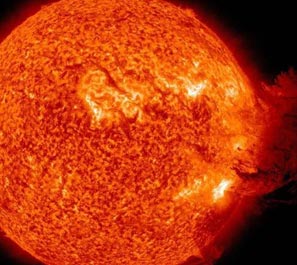 O puternică furtună magnetică solară se îndreaptă spre Terra!