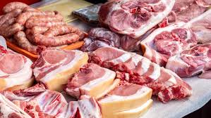 Românii deja rezervă porc românesc de Crăciun la crescătorii de animale. Mulți sunt deja „sold-out”