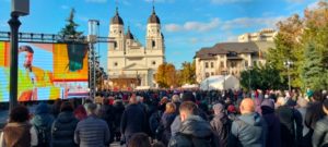 Iași: Mii de pelerini la racla Sfintei Cuvioase Parascheva