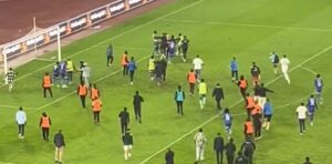 Bătaie generală pe teren după ce echipa lui Laurenţiu Reghecampf a câştigat în 10 oameni!