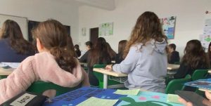 Elevii se întorc la cursuri, după o săptămână de vacanţă