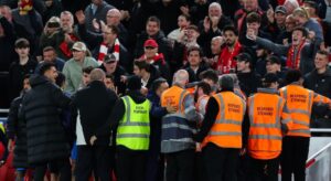 Au apărut imaginile! Fanul lui Liverpool care a făcut semne obscene spre banca lui Atletico după golul de 2-2