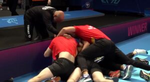 Bucuria uriaşă a tricolorilor după ce România a învins Suedia şi s-a calificat în semifinale la European!