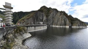 Lacul Vidraru este golit controlat pentru prima dată după aproape 60 de ani, pentru lucrări de întreţinere şi (…)