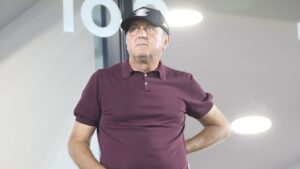 Dan Şucu, alături de Gigi Corsicanu’ la Metaloglobus – Rapid. Cum şi-a făcut apariţia fostul lider al galeriei (…)