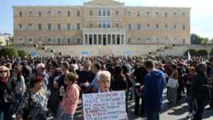 Grecia este prima ţară din UE care introduce oficial ziua de lucru de 13 ore