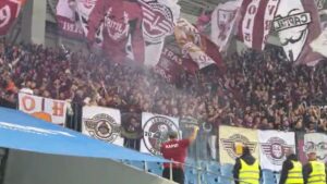 Fanii Rapidului, show total la meciul cu Universitatea Craiova. Au „aprins” Bănia la golul marcat de Christensen