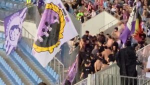 Scandal la Universitatea Craiova – FC Argeş. Fanii s-au bătut între ei şi jandarmii au intervenit de urgenţă