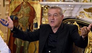 Gigi Becali, operat de un preot neurochirurg. A mers la spital cu “4 frați călugări” şi a plecat după intervenţie