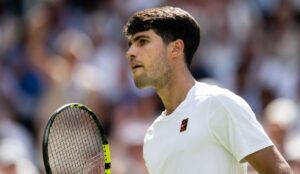 Carlos Alcaraz s-a calificat în turul 2 la Wimbledon după un “thriller” de peste 4 ore şi jumătate cu Fognini!