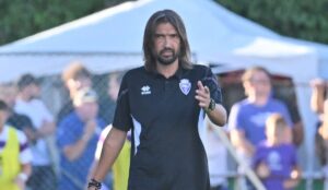 Scandal uriaş la meciul Poli Timişoara – CS Dinamo 2-3! Extrem de nervos, Dan Alexa a intrat pe teren!