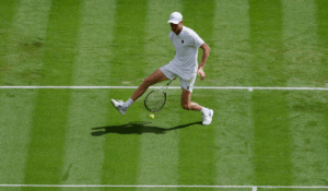 Jannik Sinner, calificare fără emoţii în turul 2 la Wimbledon. Italianul, victorie în faţa compatriotului său