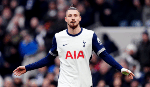 Lovitură pentru Radu Drăgușin! Tottenham nu l-a inclus în lotul pentru Champions League