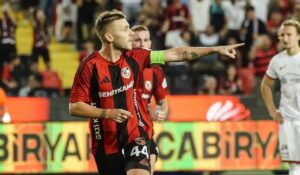 Alex Maxim şi Deian Sorescu, eroii lui Gaziantep, în minutul 90+5. Man a debutat la PSV, Stanciu în Serie A