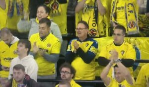 „Le-au zis soțiilor că echipa lor joacă la Londra!” Imagine virală: au venit la meciul din UCL cu tricourile altui club