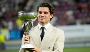 Antrenorul care a făcut istorie cu Liverpool îl vrea pe Ianis Hagi. Ofertă de top pentru căpitanul naţionalei