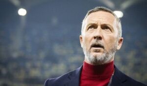 „Tot timpul ne-a făcut probleme”. Mihai Stoica a făcut praf arbitrajul după victoria FCSB-ului cu Farul. Faza care (…)