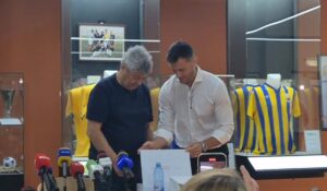 Cadoul primit de Mircea Lucescu din partea lui Dinamo. Selecţionerul României a împlinit 80 de ani