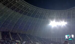 Emoții pentru olteni în Universitatea Craiova – Noah! O parte din nocturnă a picat pe Ion Oblemenco
