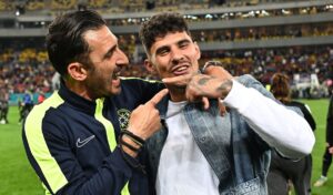 Charalambous şi Mandorlini, atacaţi de un fost “tricolor”: “De ce nu vorbesc în română? Nu ne respectă ca popor”