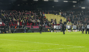 “Fanii au fost bătuți cu bastoane”. Scandal imens la meciul singurei echipe învinse de FCSB în Europa League