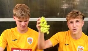 Jucătorii naţionalei U19 au mereu în geantă, la antrenamente, fructe şi legume