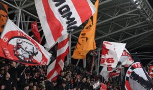 Bătaie între fanii dinamovişti la meciul cu FC Argeş! Sancţiunea Jandarmeriei