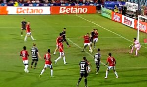 Fază controversată în Oţelul – Rapid. Giuleştenii au cerut penalty după un posibil henţ