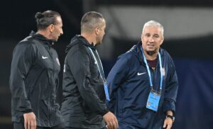 Dan Petrescu şi-a ieşit din minţi în CFR Cluj – Braga! A cerut penalty şi a primit cartonaş galben
