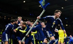 “Nebunie” în meciul care a schimbat posibilele adversare de la baraj ale României! Gol de la centrul terenului