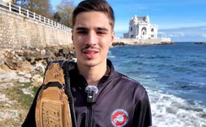 Jurnal Antena Sport | Puştiul care a cucerit o centură mondială la kickboxing e as şi la învăţătură