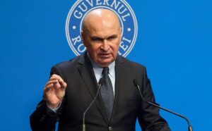 “Noi, orădenii, aşa ni-l amintim…” Mesajul premierului Ilie Bolojan după decesul lui Emeric Ienei