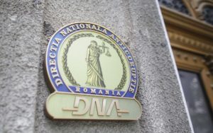 Procurorii anticorupţie fac 12 percheziţii în Braşov şi Galaţi, într-un dosar care vizează infracţiuni de luare şi (…)