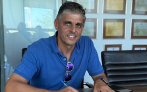 “Transfer” spectaculos realizat de Universitatea Craiova. Fostul colaborator al lui Luis Enrique, prezentat de olteni