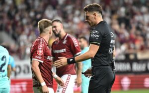 Claudiu Petrila, un car de nervi după ce arbitrul nu i-a dat penalty! Gesturile vedetei Rapidului