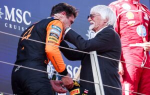 Bernie Ecclestone a avut prima sa apariţie pe un podium al Formulei 1 la 94 de ani!