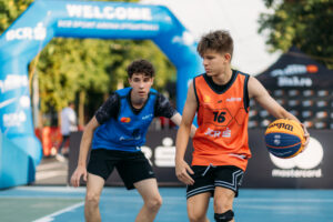 Coborâți la stația de sport? Sport Arena Streetball Ploiești vine în weekend pe Bulevardul Castanilor
