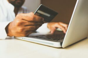 (P) De ce metoda clasică de plată pierde teren în comerțul online