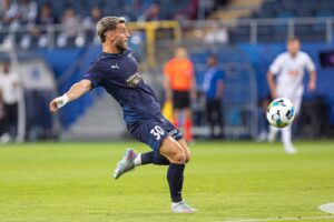 Vlad Dragomir a „comis-o” din nou! Românul a învins un portar legendar cu o lovitură de cap imparabilă