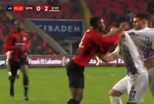 Situaţie incredibilă în Turcia! Echipa lui Maxim a marcat în timp ce jucătorii se băteau