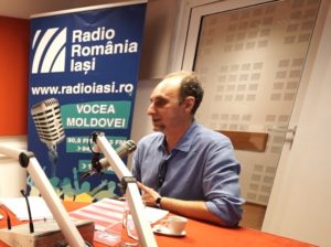 Despre „dramaturgiile alcoolului”, într-o „istorie fluidă a teatrului”, în noua carte semnată Călin Ciobotari – (…)