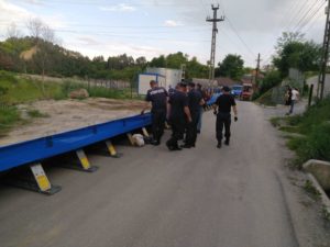 Protest pentru a atrage atenţia autorităţilor asupra situaţiei generate de inundarea minei de la Praid