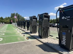 E.ON Drive Infrastructure lansează, la Pitești, cel mai mare hub de încărcare a mașinilor electrice din România