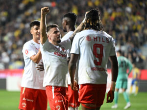 Petrolul – Dinamo 0-3. “Câinii” revin pe podium după a cincea victorie a sezonului