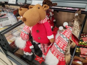 Şase din zece români depăşesc bugetul planificat, de sărbători (studiu)