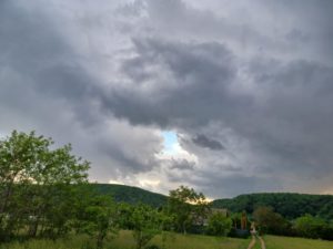 COD GALBEN de instabilitate atmosferică în zonele de munte ale județelor Neamț, Bacău și Vrancea