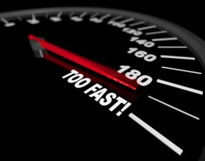 Șofer prins de radar în timp ce conducea cu viteza de 227 km/h